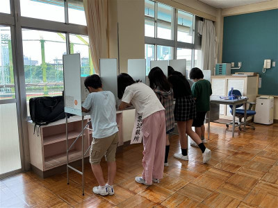 自分の指示する候補者名を書いて